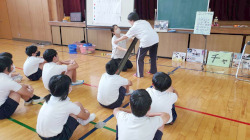神河町立寺前小学校で寺小っ子体験塾の様子