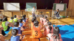 神河町立寺前小学校で寺小っ子体験塾の様子