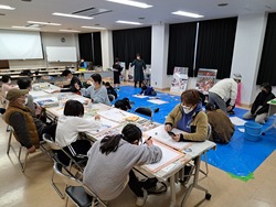 パラスポーツ絵画展応募のための絵画教室の様子