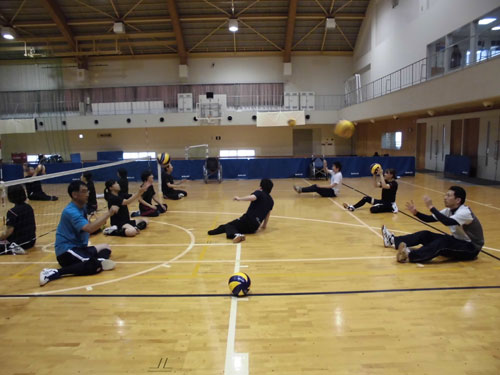 兵庫県障害者スポーツ推進プロジェクト障害者アスリートマルチサポート事業　シッテングバレーボール競技練習会