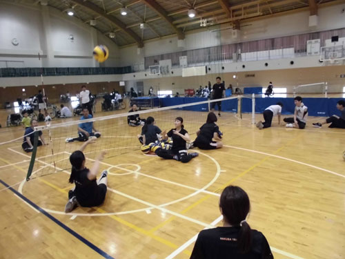 兵庫県障害者スポーツ推進プロジェクト障害者アスリートマルチサポート事業　シッテングバレーボール競技練習会