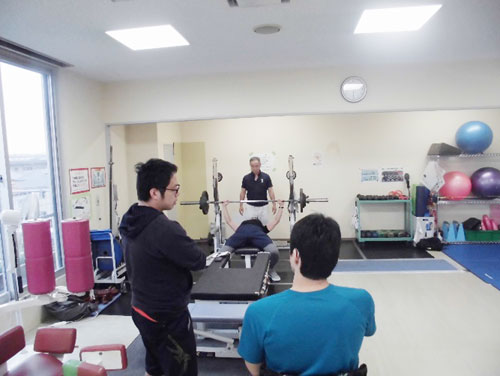 兵庫県障害者スポーツ推進プロジェクト障害者アスリートマルチサポート事業　パワーリフティング競技練習会