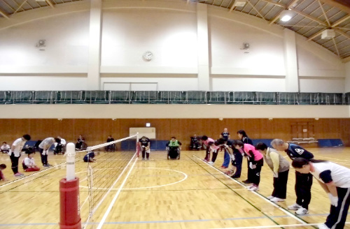 一般スポーツ団体との交流事業　ローリングバレーボール体験交流会