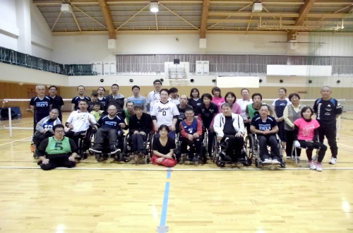 一般スポーツ団体との交流事業　ローリングバレーボール体験交流会