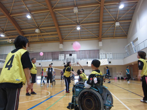 第5回障害者スポーツ交流館杯ふうせんバレー大会